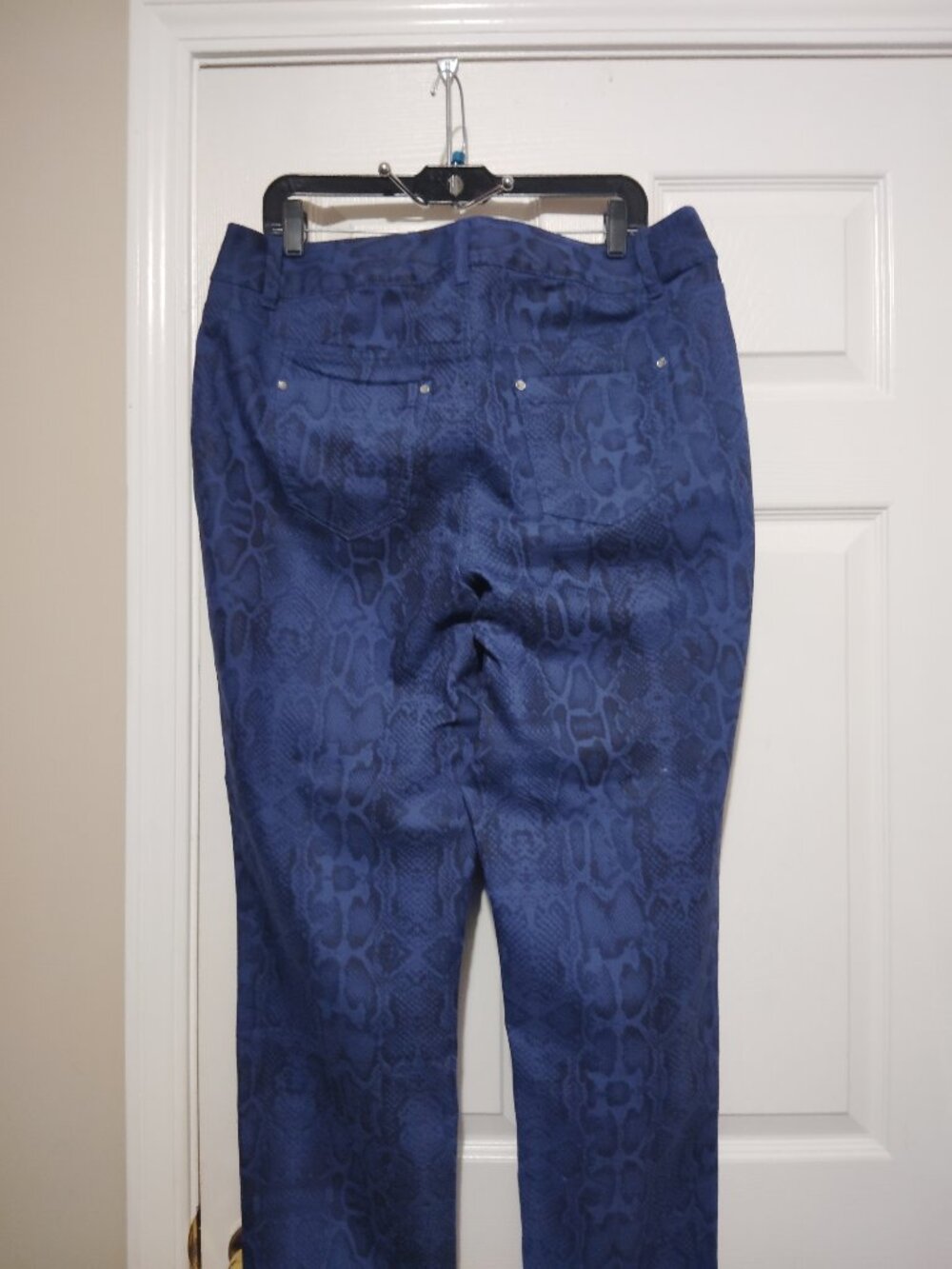 Lane Bryant Women's Blue Snakeskin Print Straight Leg Pants Size 16 Cotton Blend - Picture 4 of 5